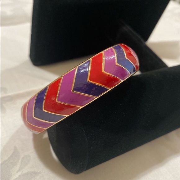 Vintage Gold And Enamel Clamper Bracelet - Picture 6 of 8